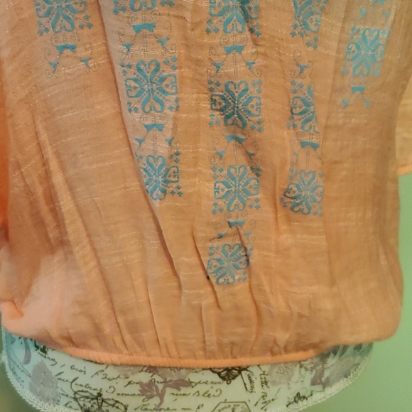 Sheer 3/4 sleeve top - Picture 5 of 7